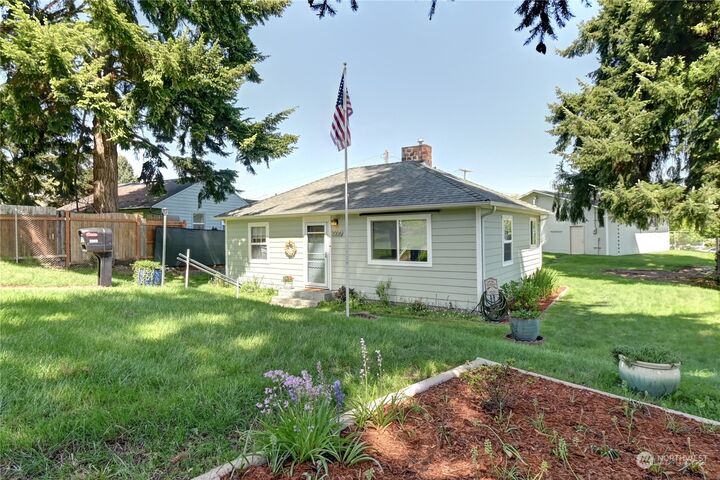 Property Photo: 3006 SW 97th Street WA 98126