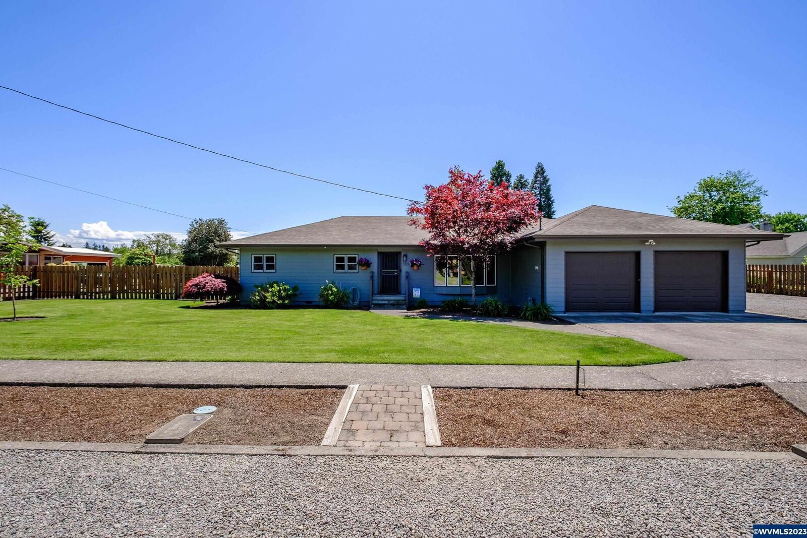 Property Photo: 1090 E Jefferson St OR 97383