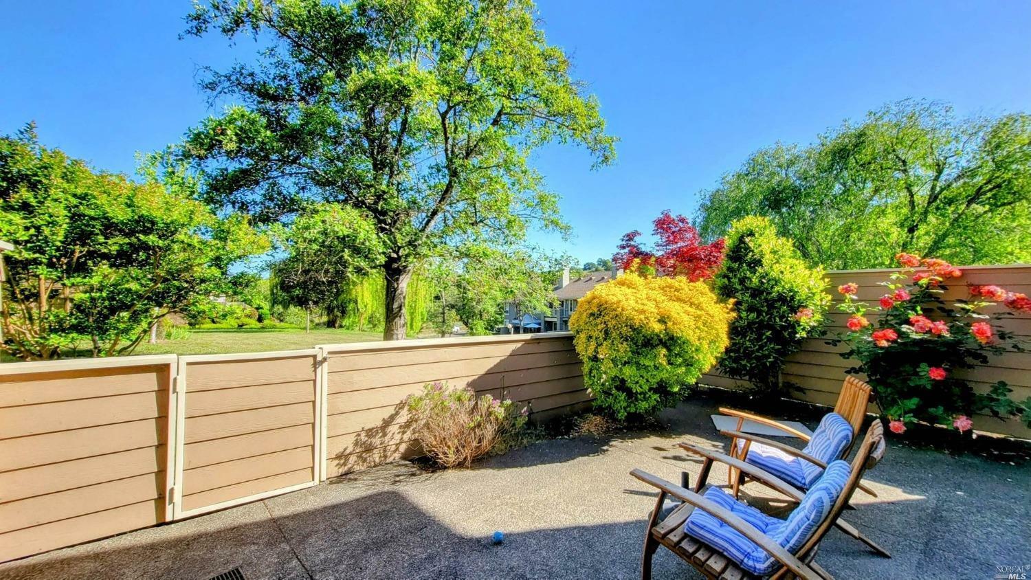 Property Photo: 33 Elizabeth Way CA 94945