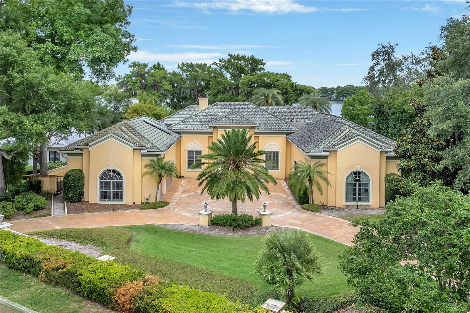 Property Photo: 411 Lakewood Drive FL 32789
