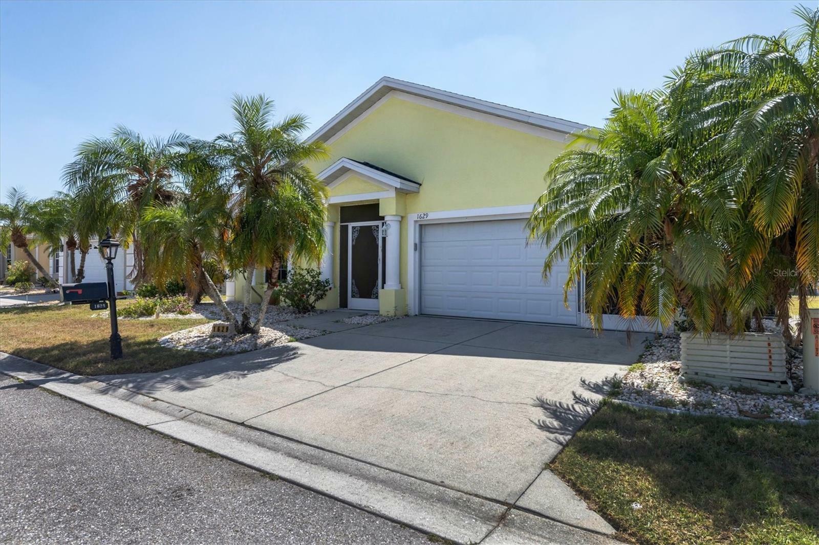 Property Photo:  1629 Palace Court  FL 33980 