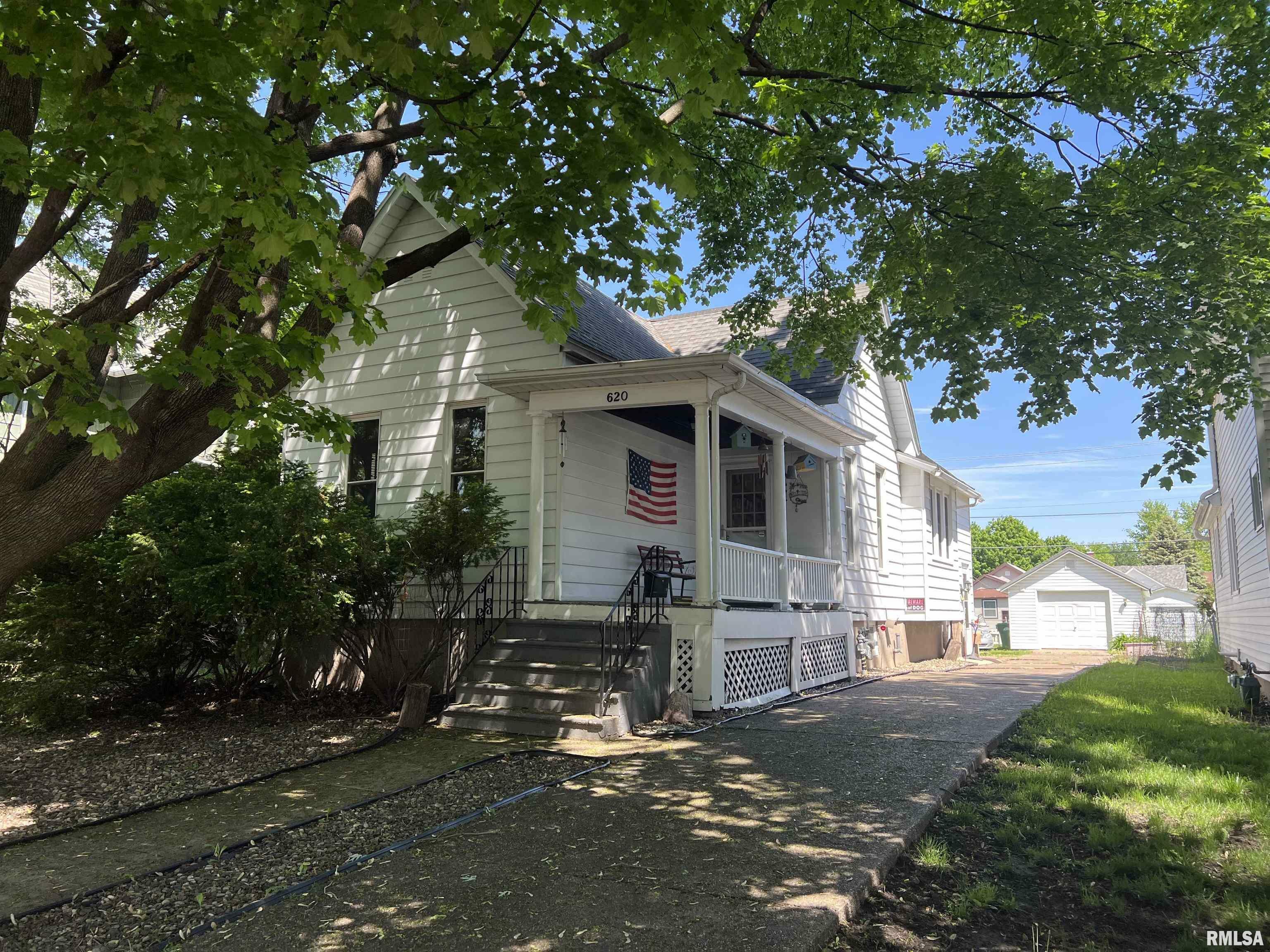 Property Photo:  620 4th Avenue South  IA 52732 