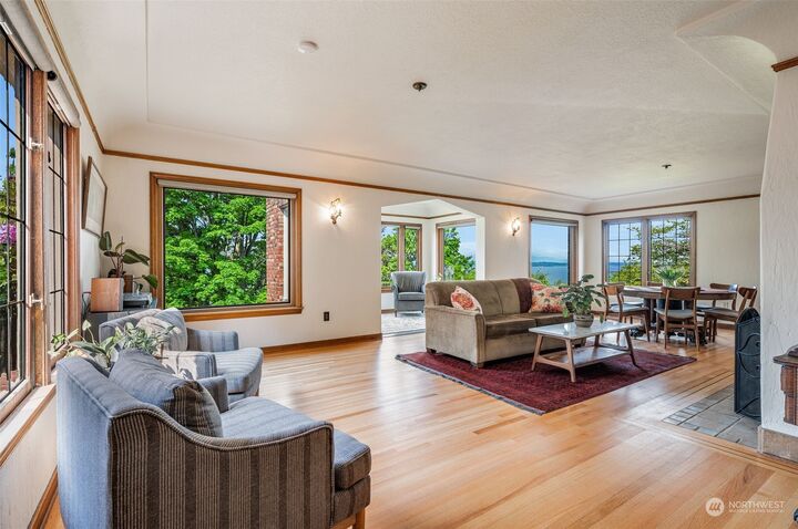 Property Photo:  7237 Ledroit Court SW  WA 98136 