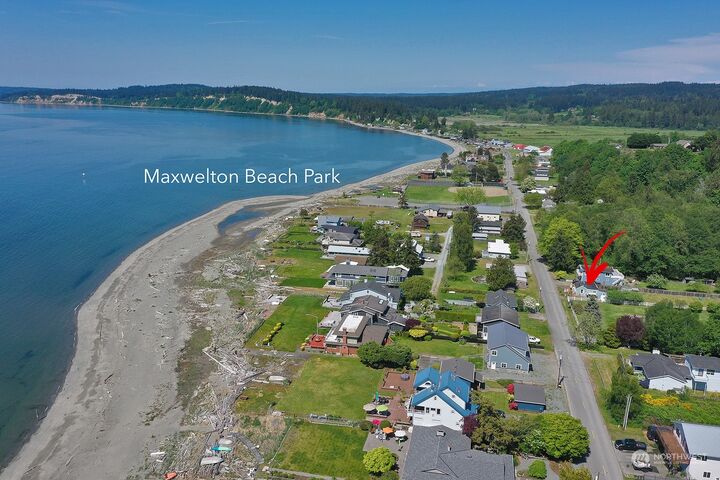 7547 Maxwelton Road  Clinton WA 98236 photo