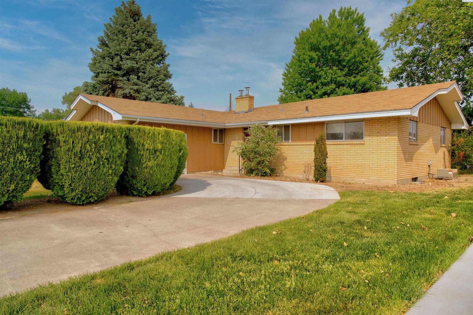 Property Photo: 605 Rd 37 WA 99301