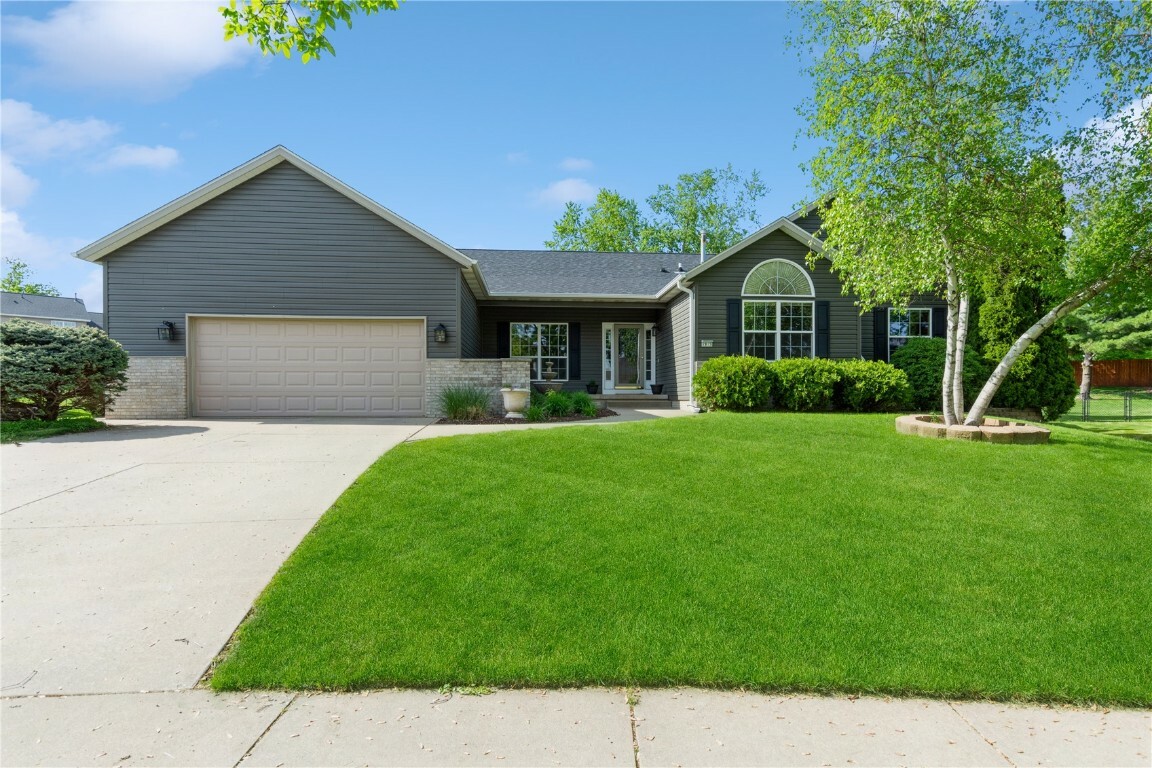 Property Photo:  7815 Winston Drive NE  IA 52402 