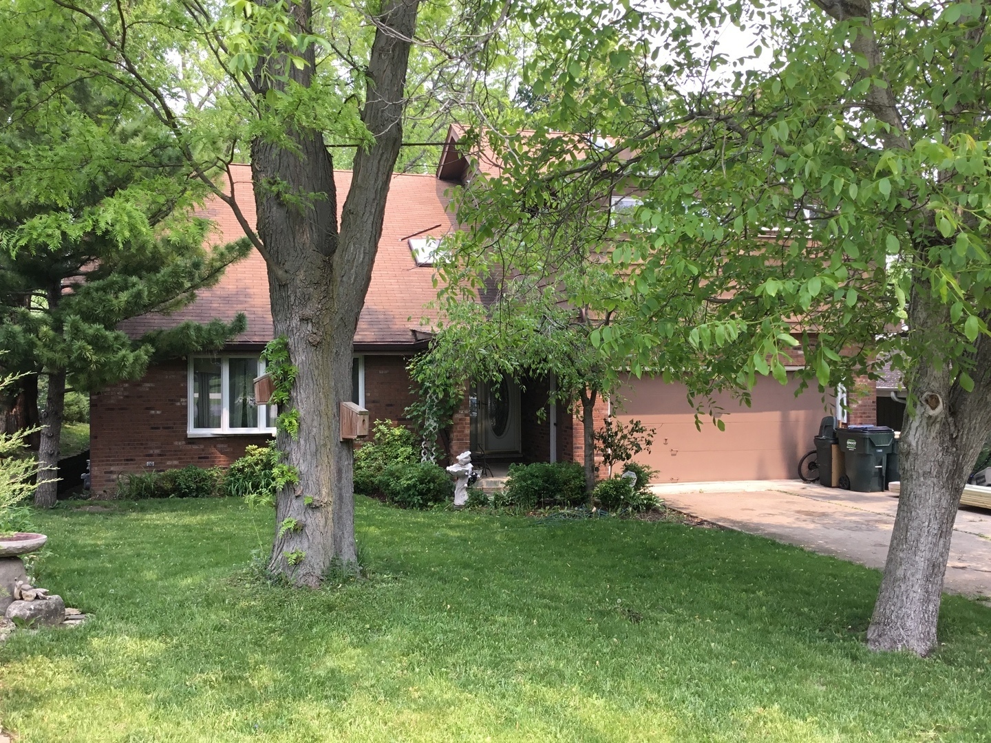 Property Photo: 652 Lomond Drive IL 60060