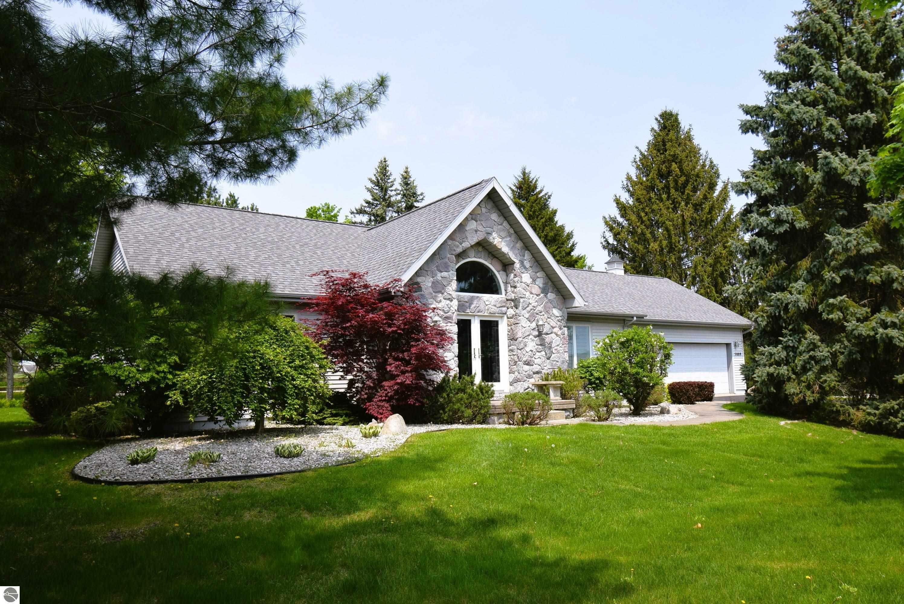 5009 Arrowhead Circle  Williamsburg MI 49690 photo