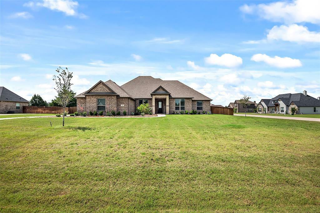 Property Photo: 3810 Wisteria Trail TX 76065