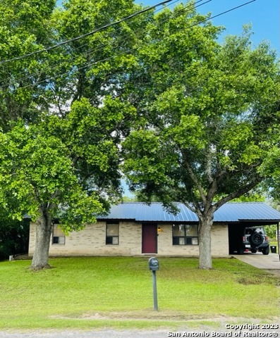 Property Photo: 101 Colonial Dr TX 78164
