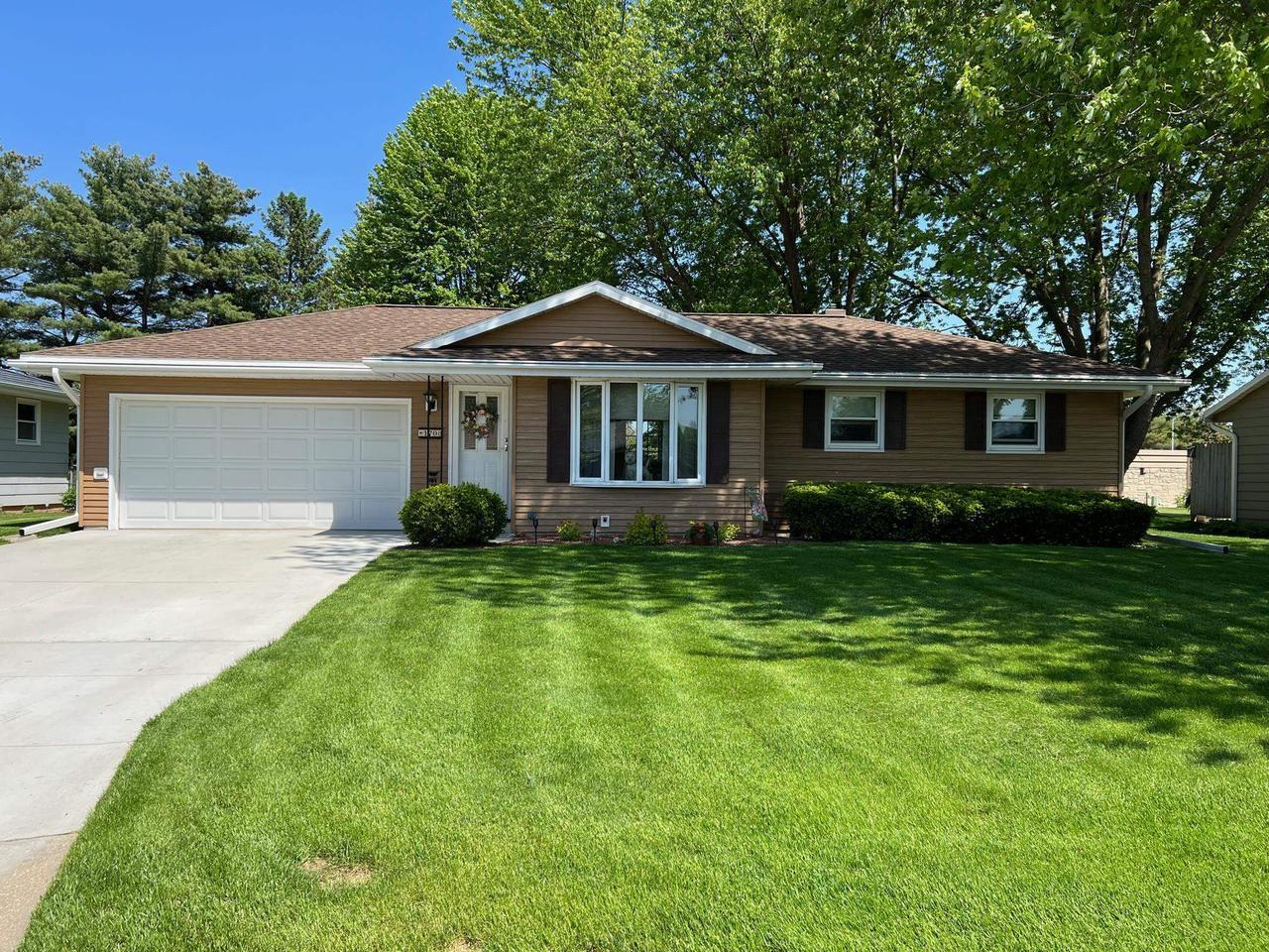 Property Photo:  1708 Ontario Drive  WI 53545 