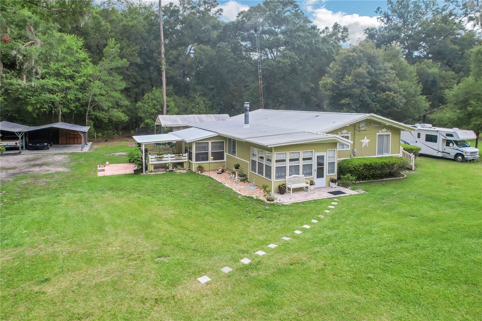 Property Photo: 4300 SE 145th Street FL 34491