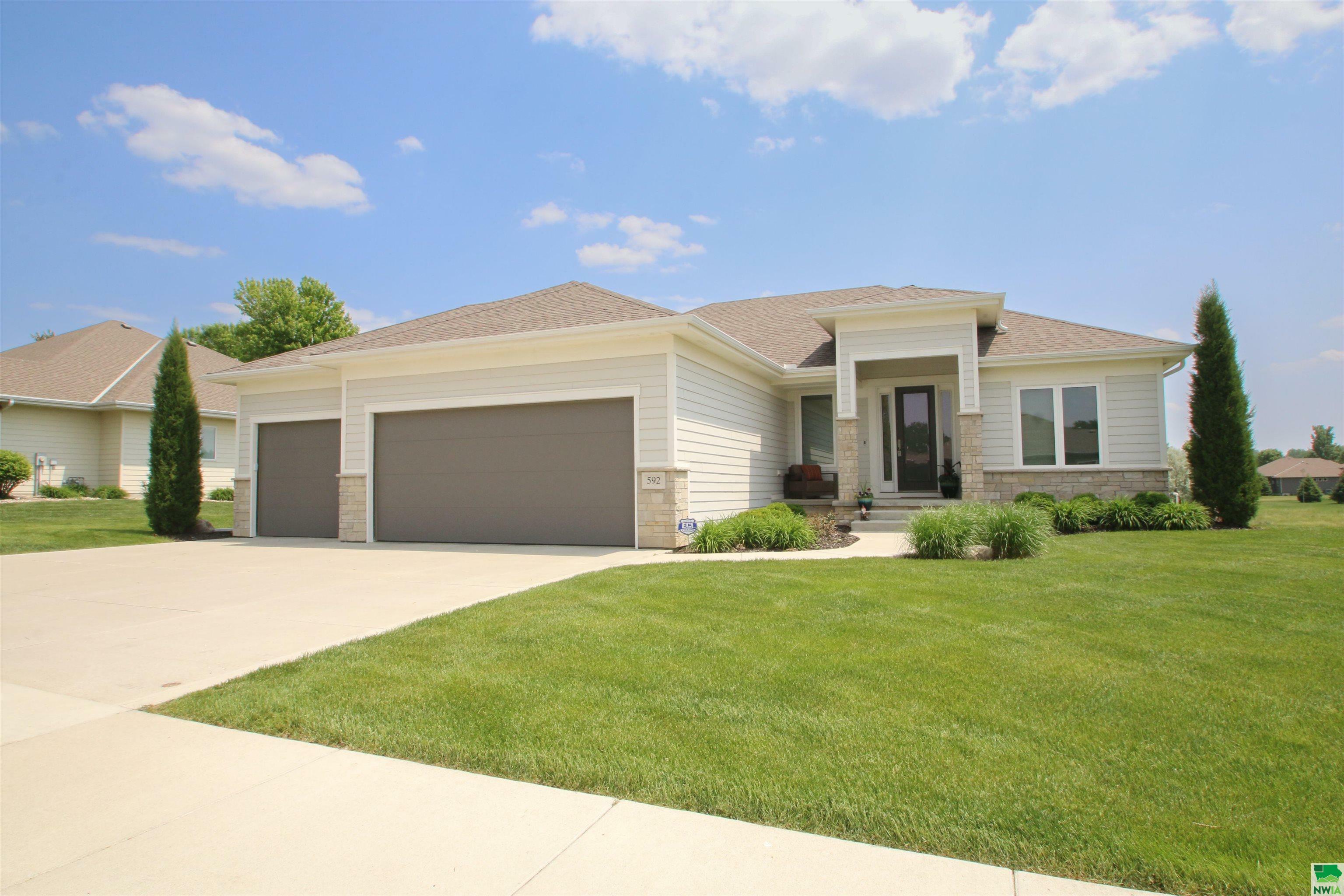 Property Photo:  592 Oxbow Trail  SD 57049 