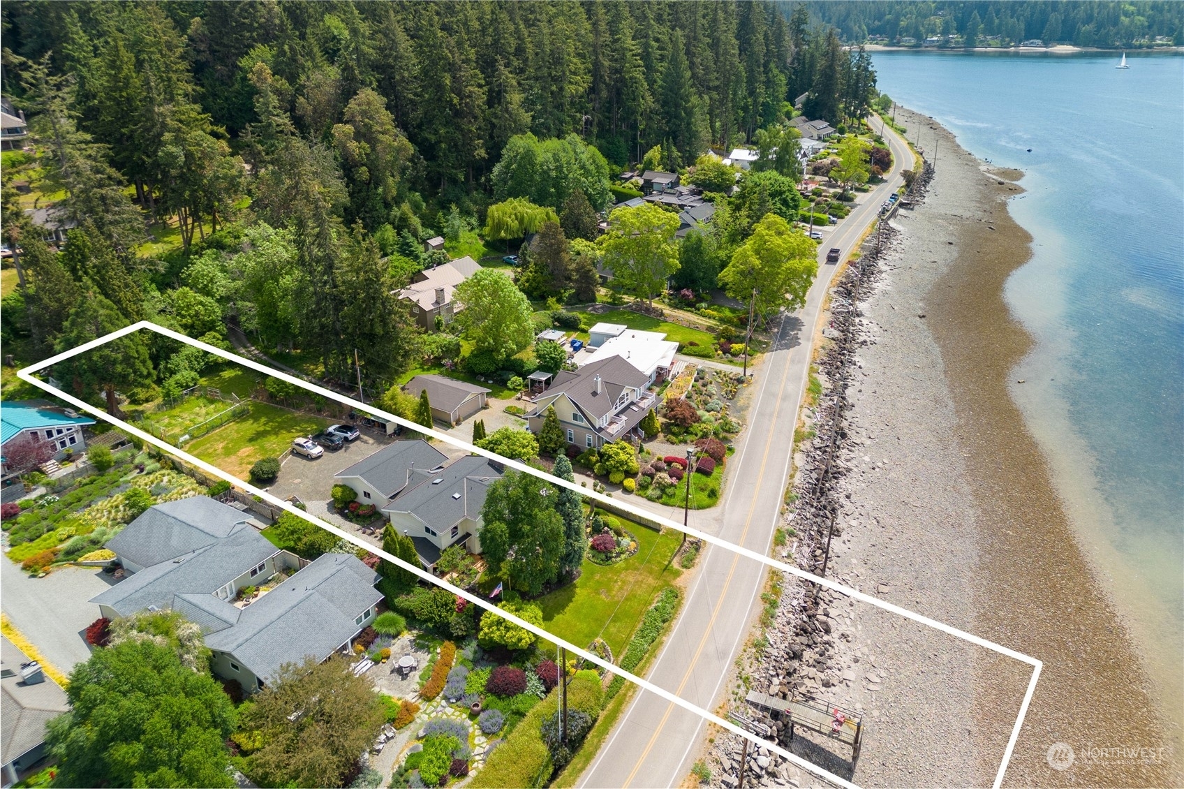 Property Photo:  3482 Crystal Springs Drive NE  WA 98110 