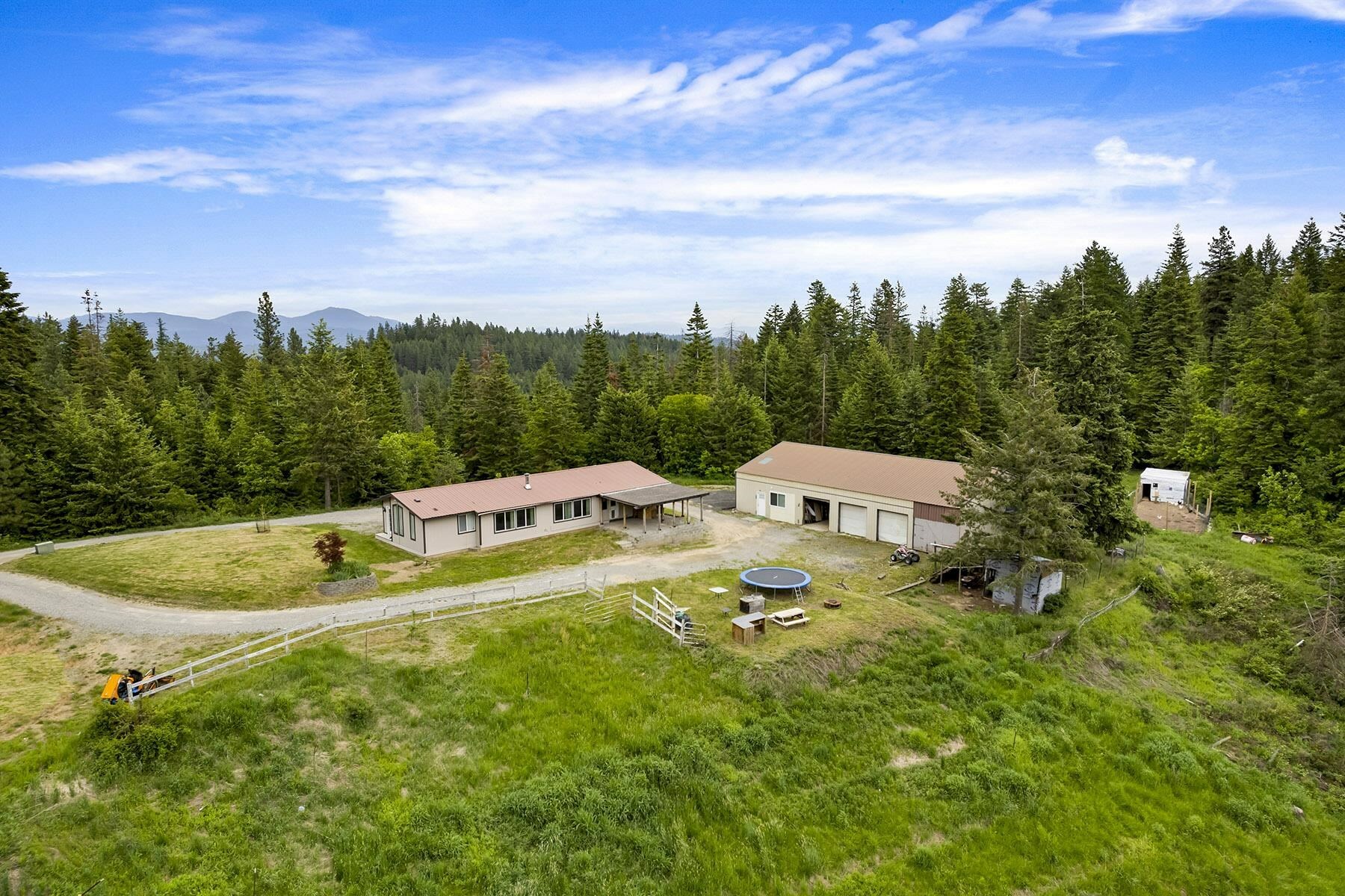 Property Photo: 8825 N N Harvard Rd Rd WA 99025