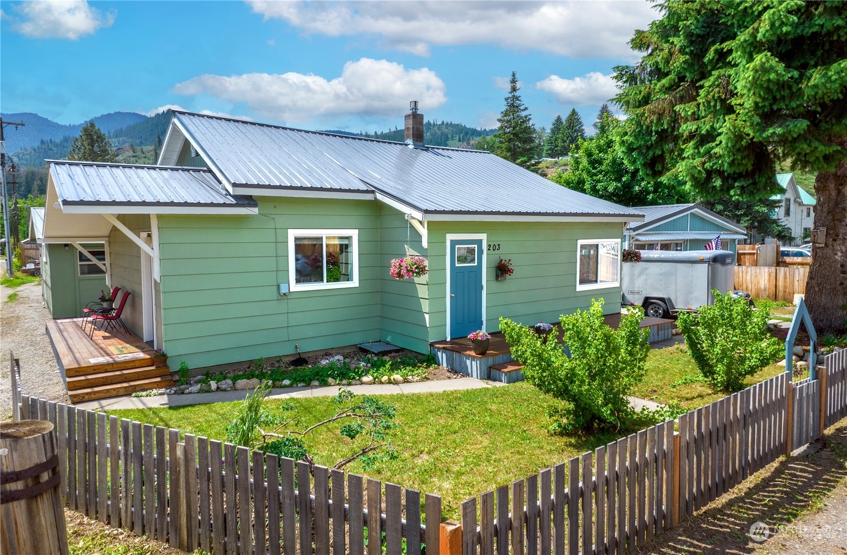 Property Photo:  203 4th Avenue E  WA 98856 