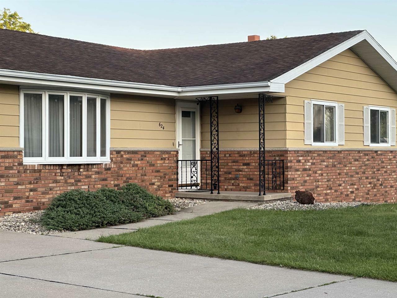 Property Photo:  624 Sycamore Street  WI 53583 