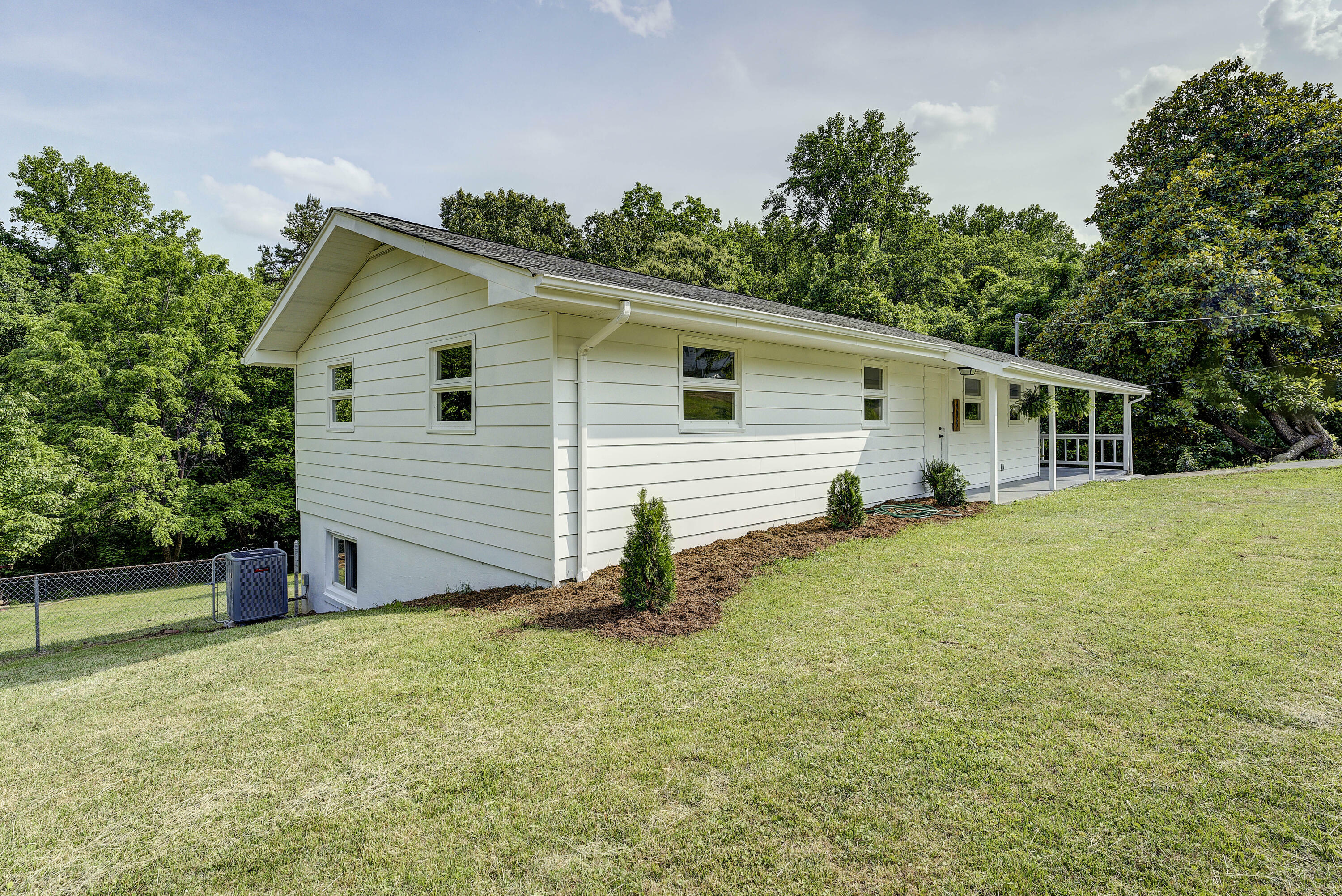 Property Photo:  408 Mullins Street  TN 37660 