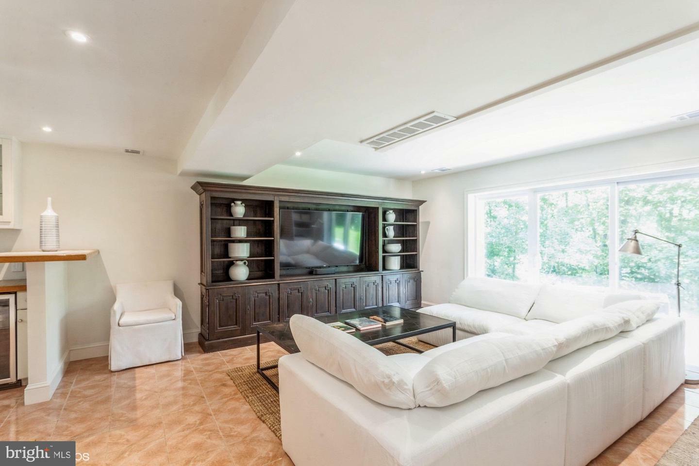 Property Photo:  912 Country Club Road  MD 21078 