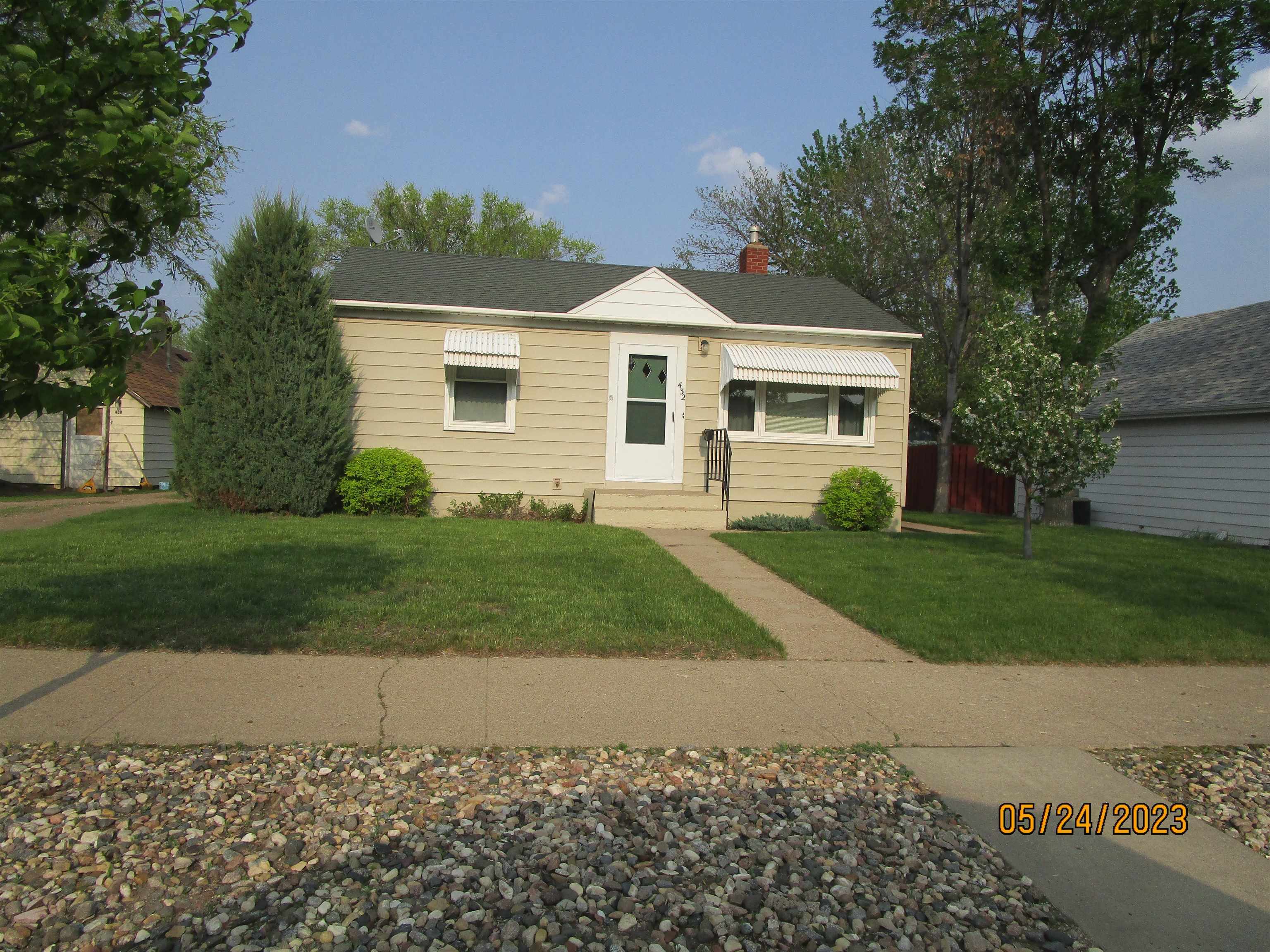 Property Photo:  432 20th St NW  ND 58703 