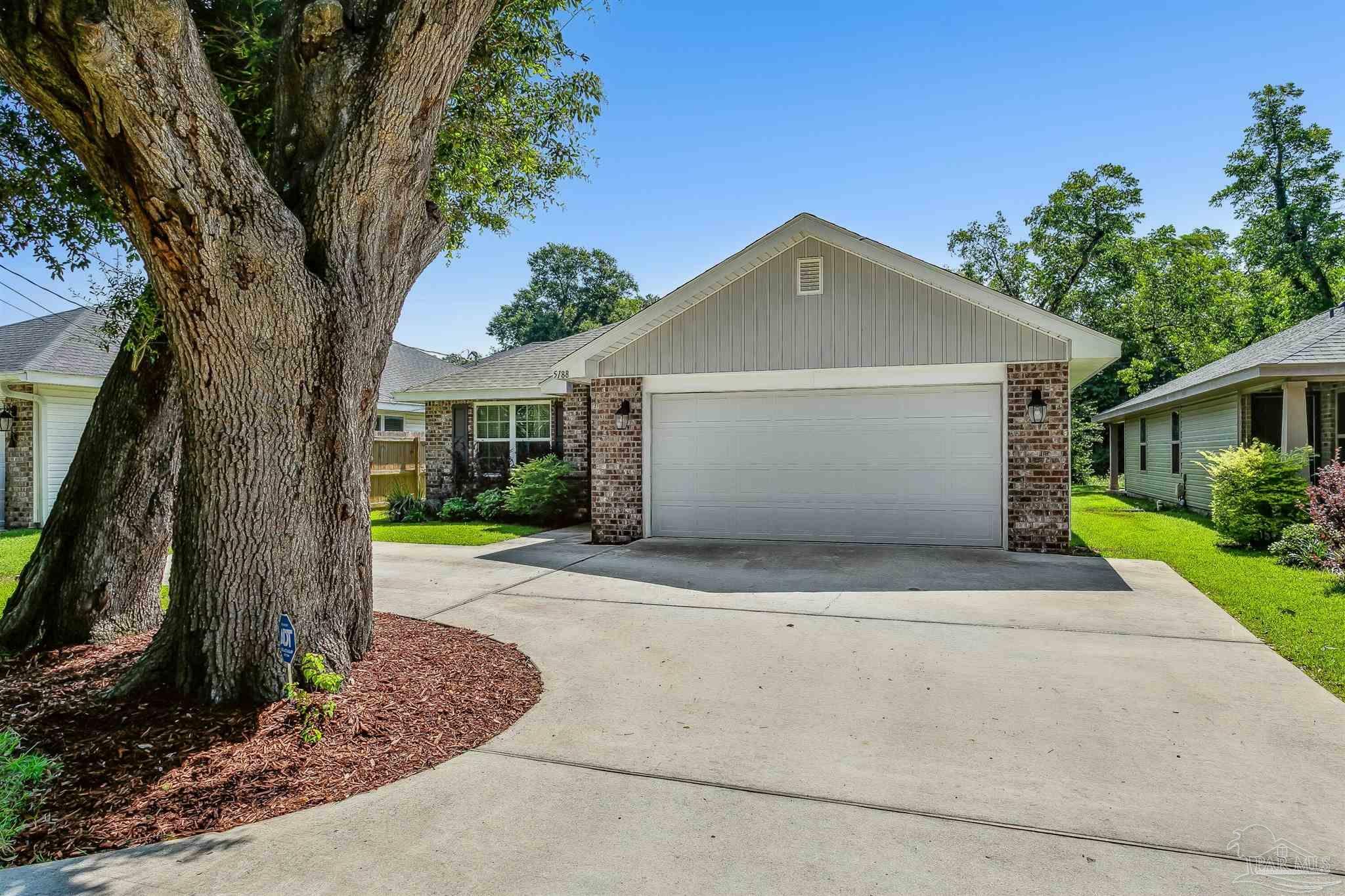 Property Photo:  5188 Regalo Dr  FL 32526 