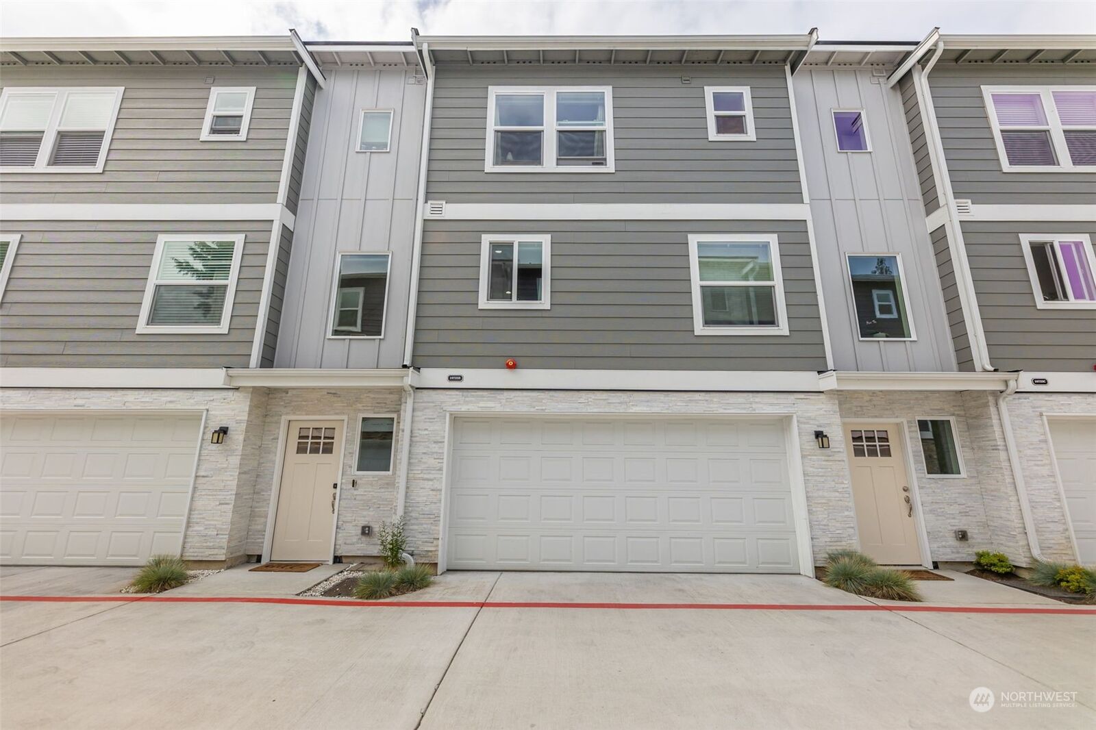 Property Photo: 10725 19th Avenue SE B WA 98208