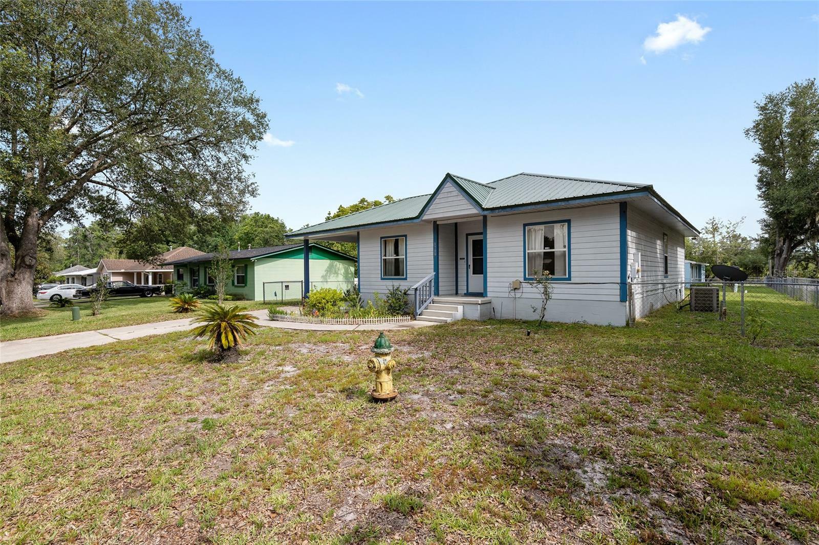 Property Photo:  1729 SE 14 Avenue  FL 32641 