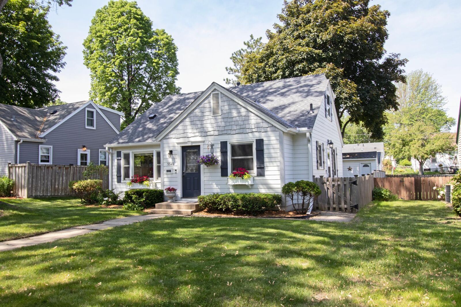 Property Photo:  5540 James Avenue S  MN 55419 