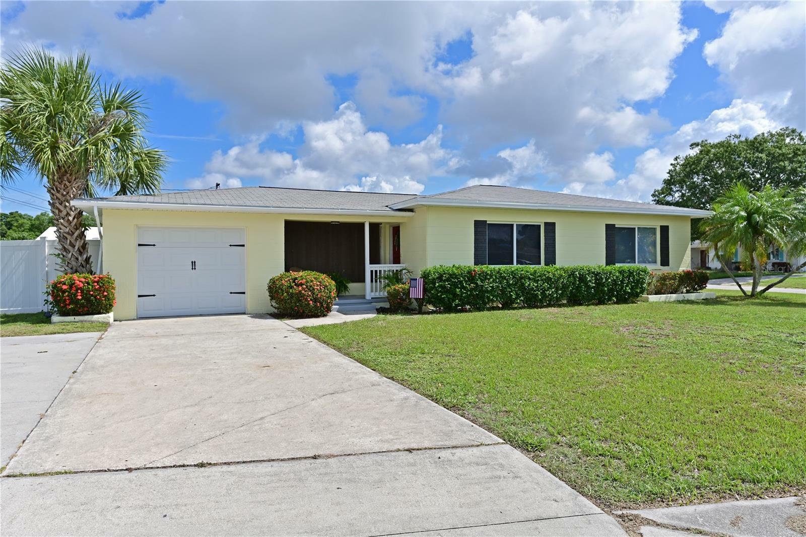 Property Photo:  1102 Orlando Avenue  FL 34207 