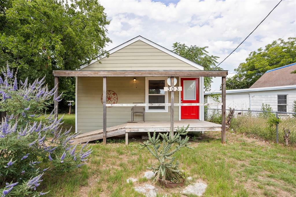 Property Photo:  303 N Oak Lane  TX 76476 