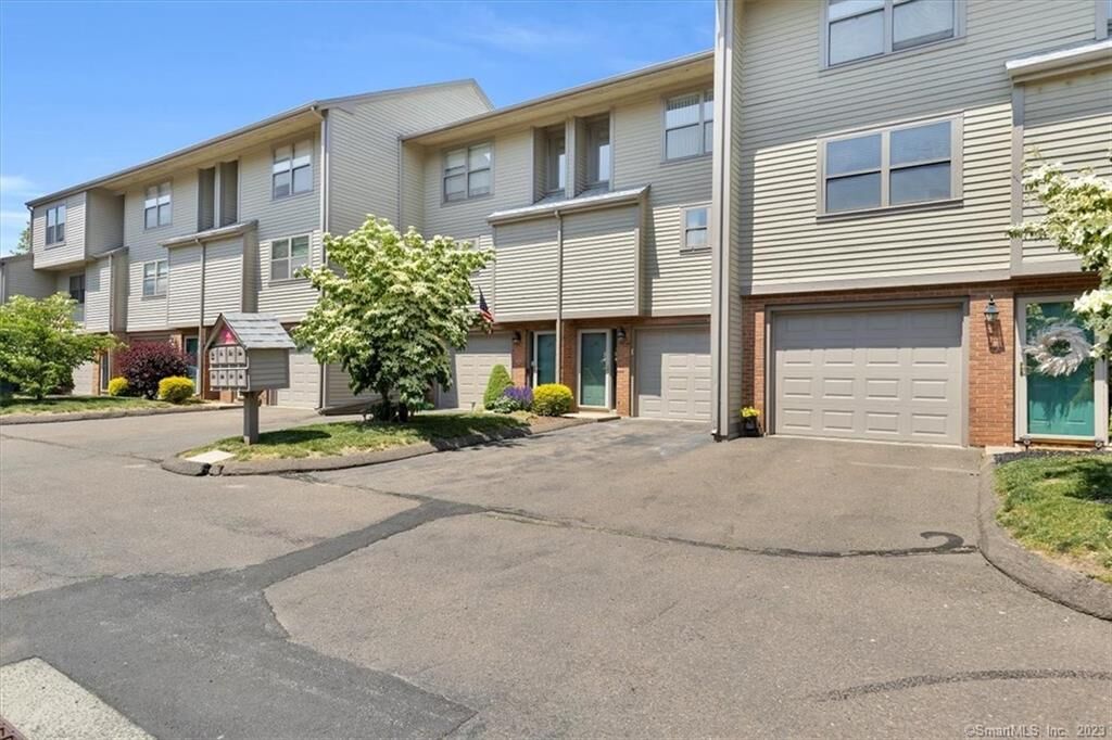 Property Photo:  246 Metacomet Drive 246  CT 06450 