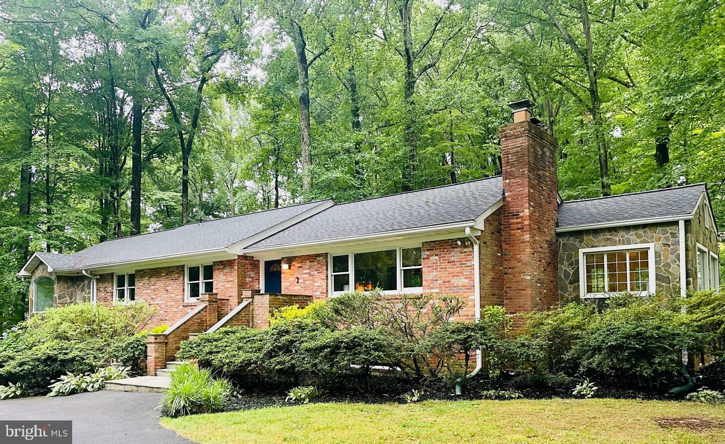 Property Photo:  8949 Glenbrook Road  VA 22031 