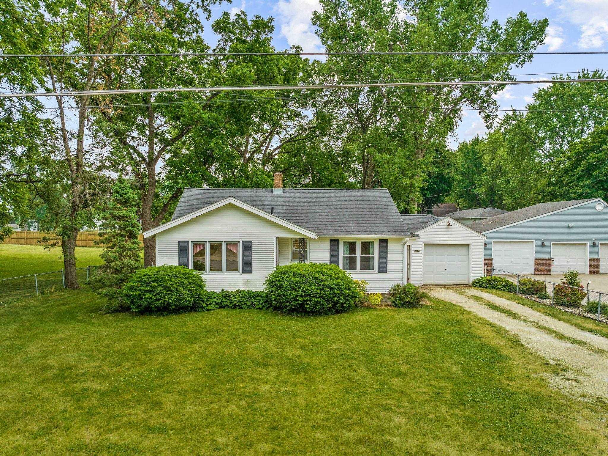 Property Photo:  1008 Western Avenue  IA 50613 