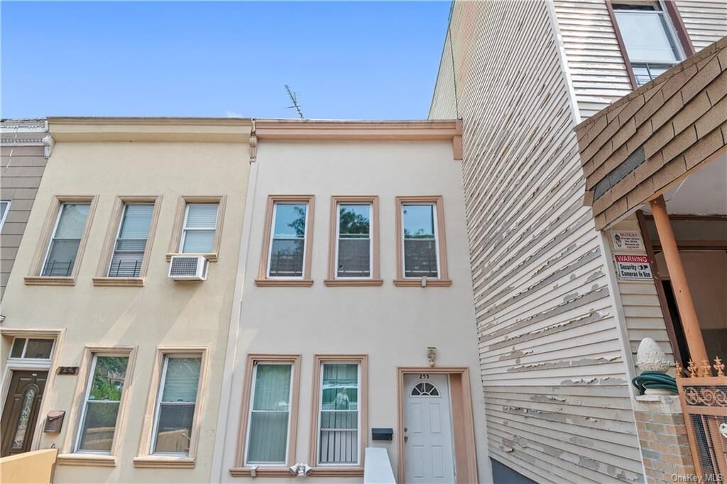 Property Photo:  255 E 164th Street 2  NY 10456 