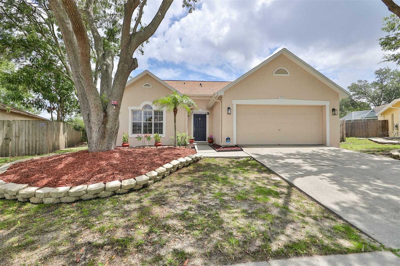 Property Photo:  937 Wicketrun Drive  FL 33510 