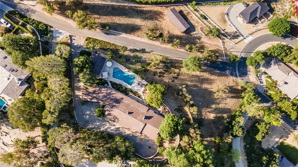 Property Photo:  24130 Lupin Hill Road  CA 91302 