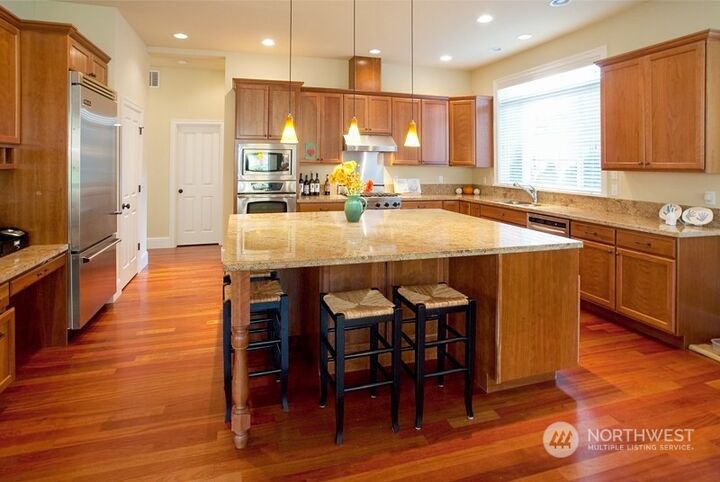 Property Photo: 5014 48th Avenue NE WA 98105