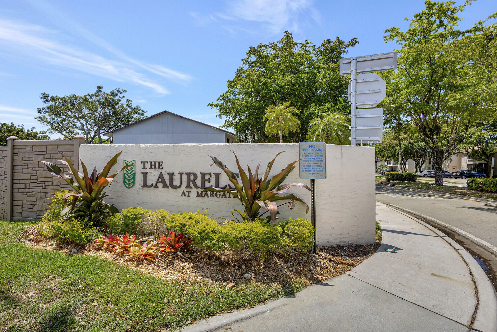 Property Photo: 207 E Laurel Drive 1207 FL 33063