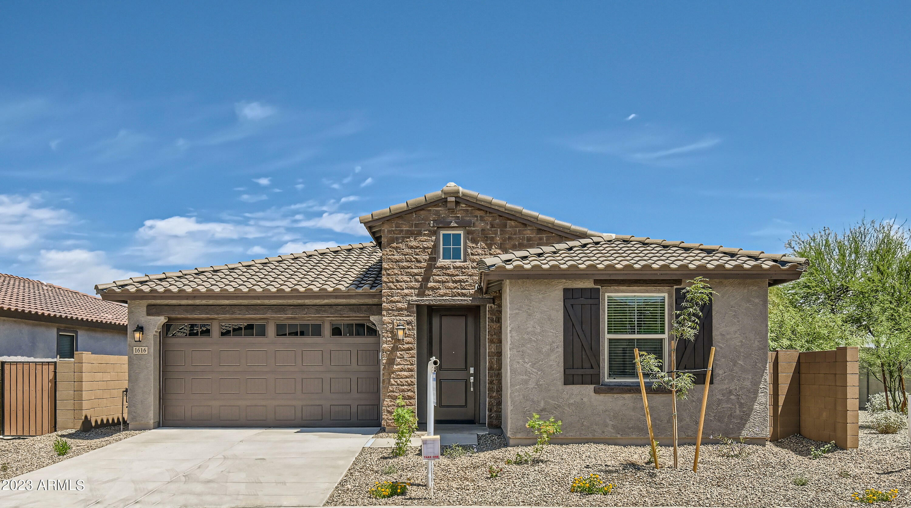 Property Photo: 1616 W Paseo Way AZ 85041