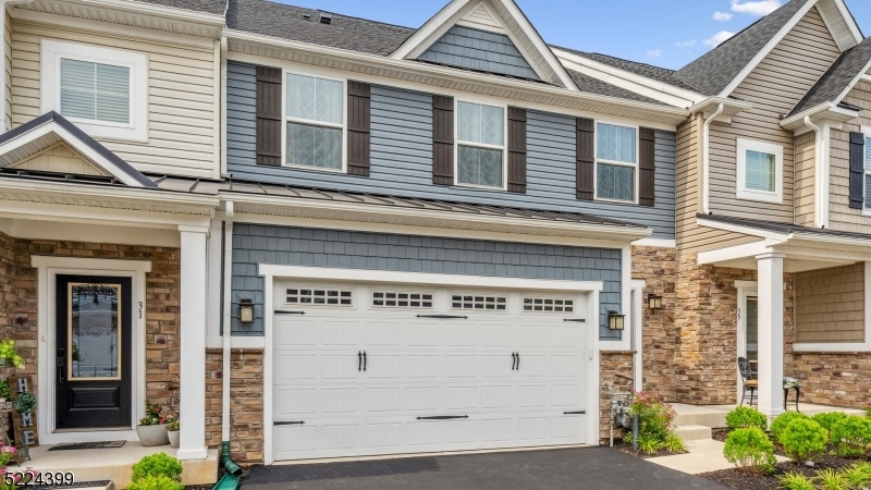Property Photo:  33 Griffin Way  PA 19067 
