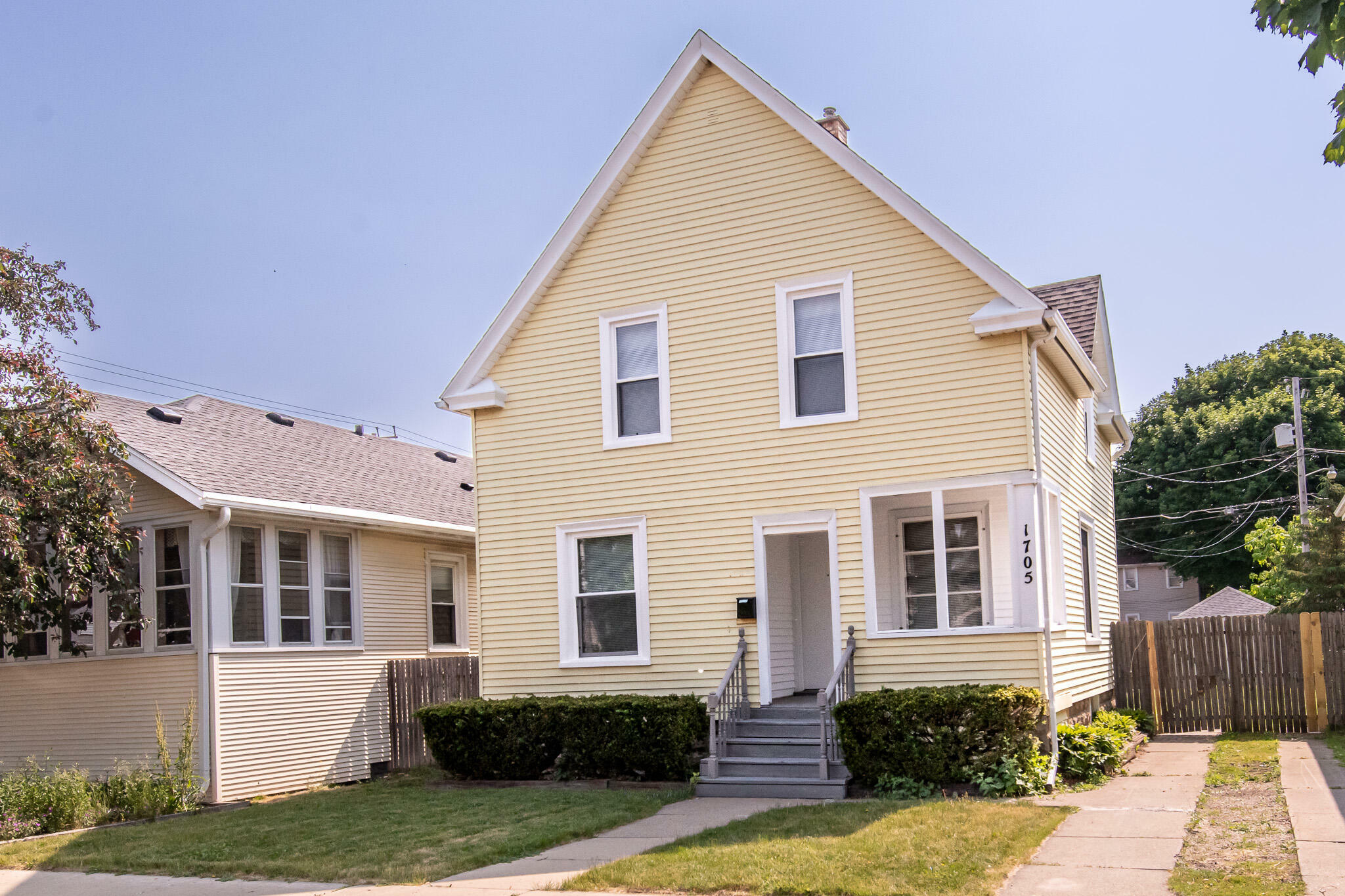 Property Photo: 1705 Flett Ave WI 53405