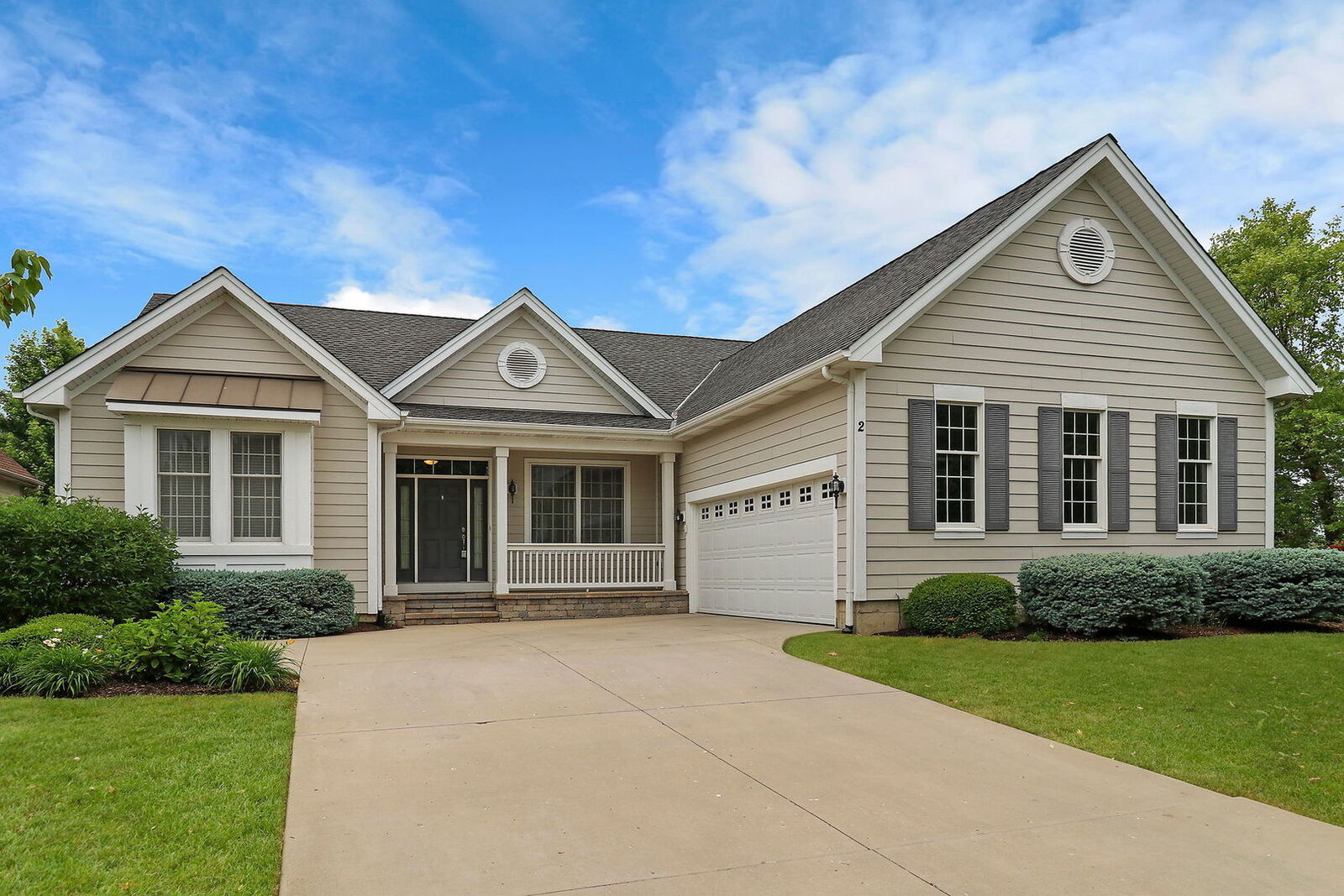 Property Photo:  2 Chaco Court  IL 60010 