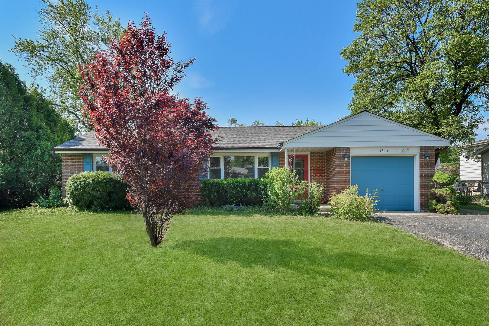 Property Photo:  1314 Wakeman Avenue  IL 60187 