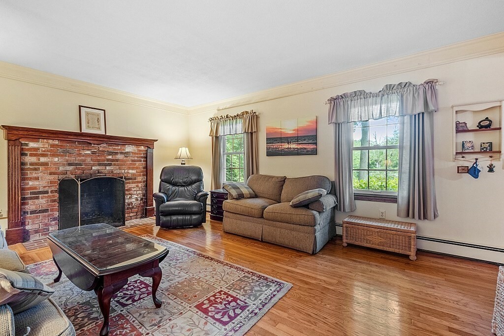 Property Photo:  27 Bristol St  MA 01420 