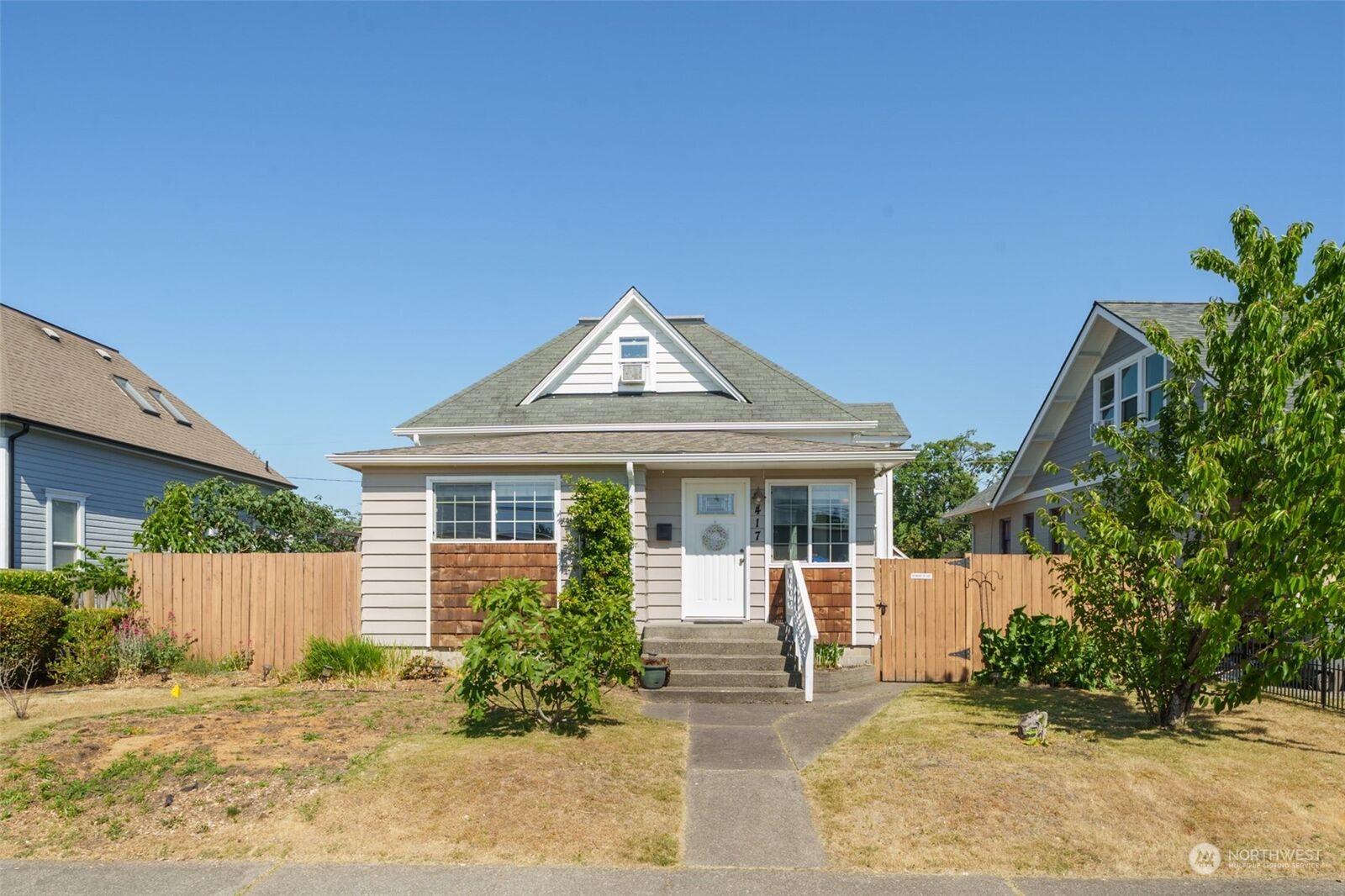 Property Photo: 417 2nd Street NE WA 98372