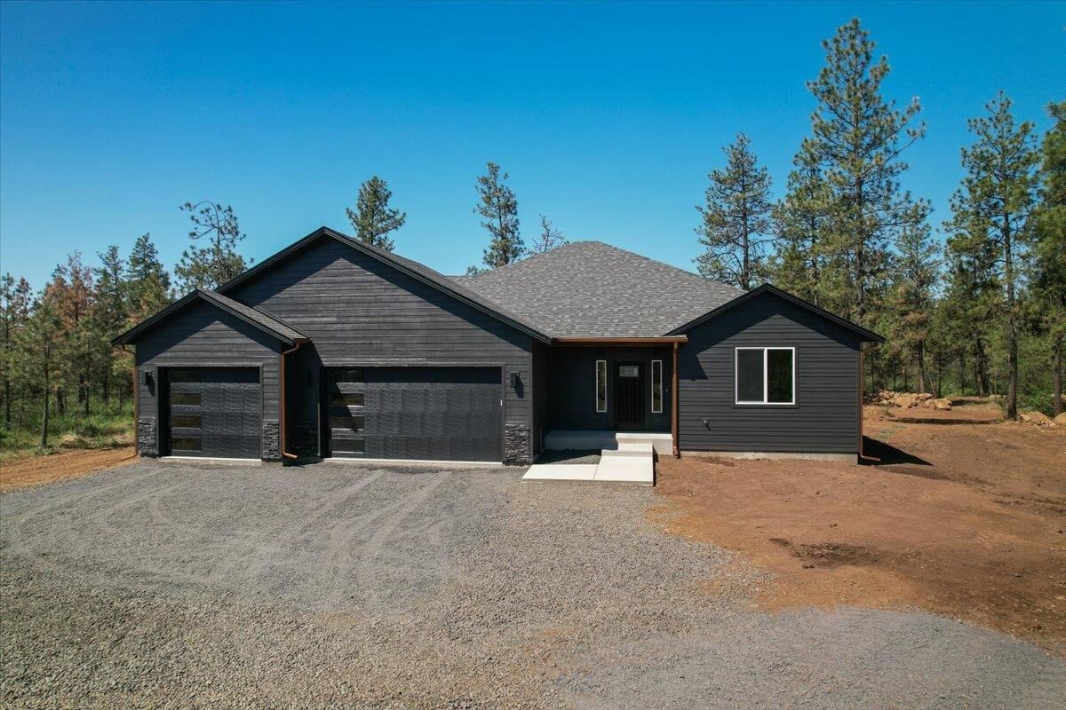 Property Photo: 22711 S Gateway Ln WA 99004