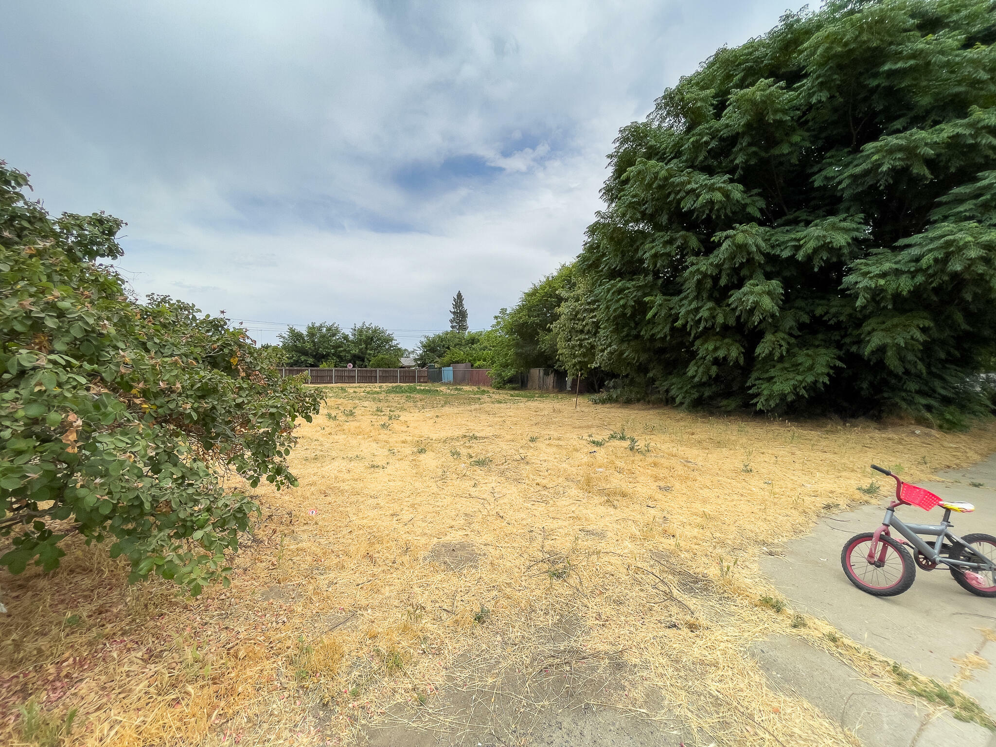 Property Photo:  838 S Kern Avenue  CA 93223 