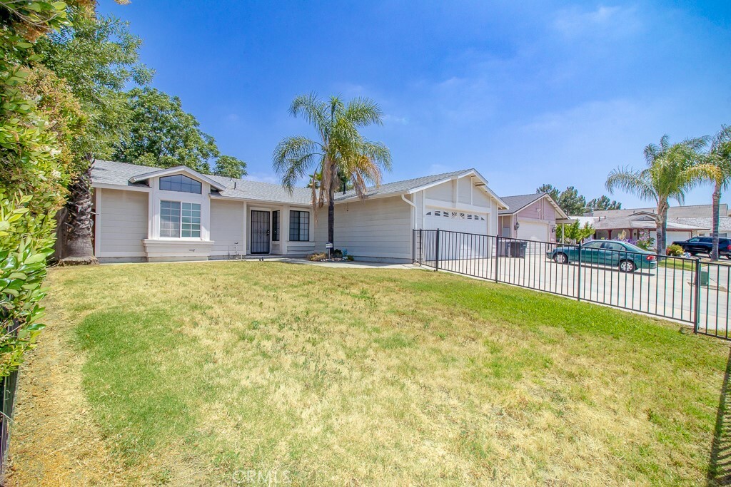 Property Photo:  616 Catamaran Way  CA 92571 