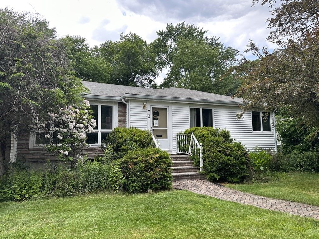 Property Photo:  37 Selwyn Road  MA 02461 