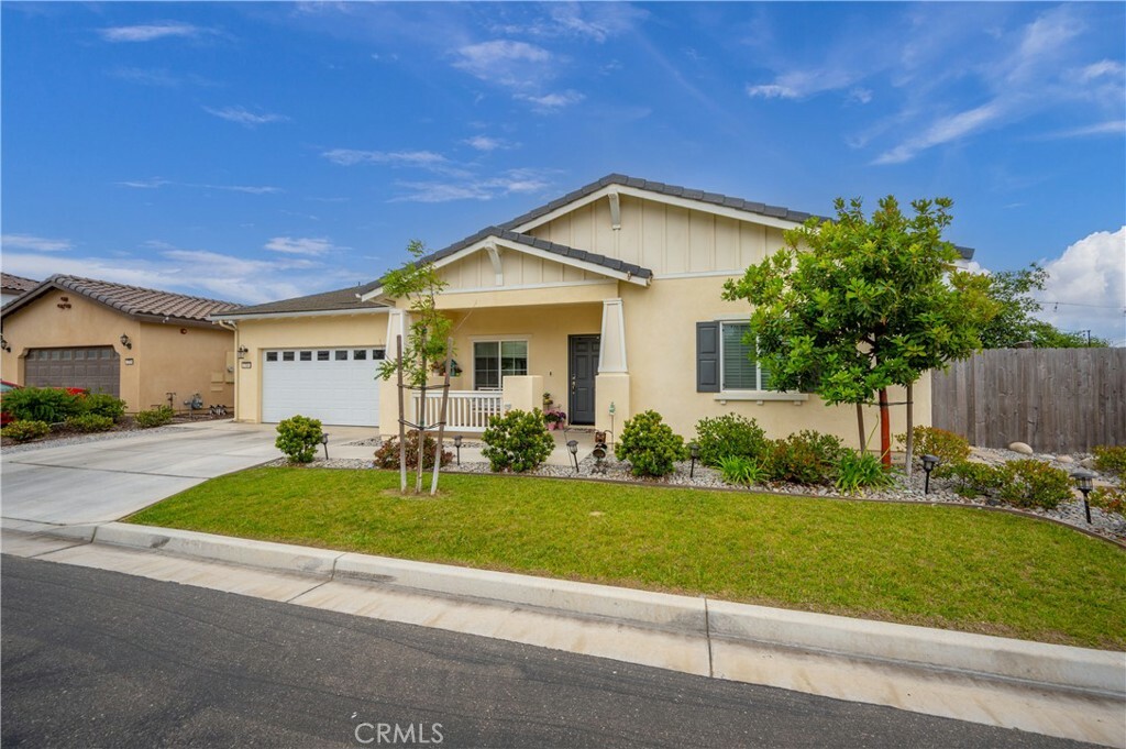 Property Photo:  1344 W Shelton Way  CA 93458 